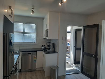 Lovely Family home - Photo 2