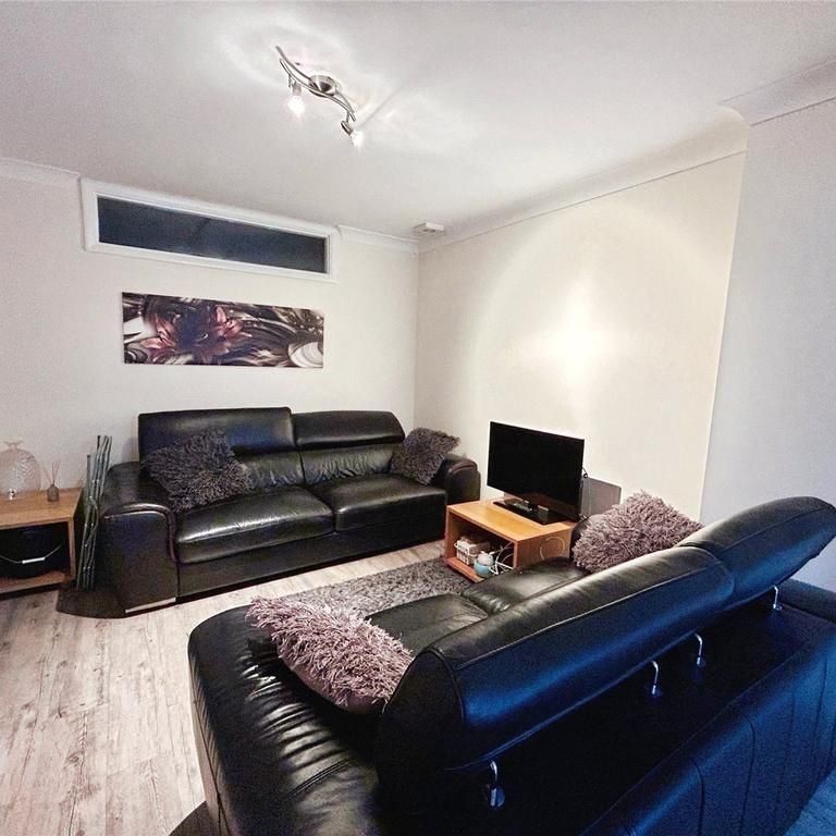 4 bedroom terraced house to rent - Photo 1