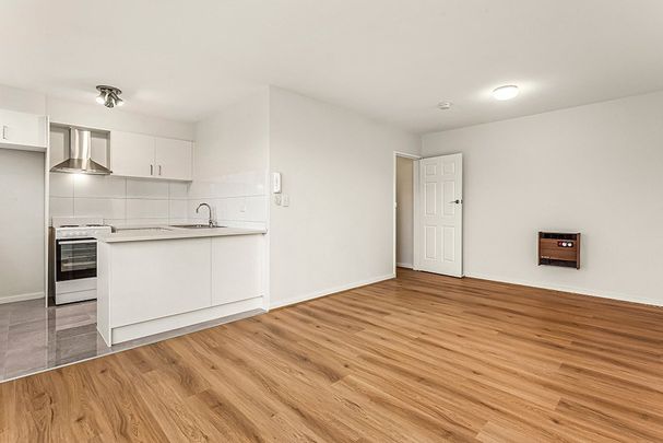 Low Maintenance Apartment - Photo 1