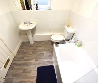 2 bedroom Flat in Montagu Drive, Leeds - Photo 4