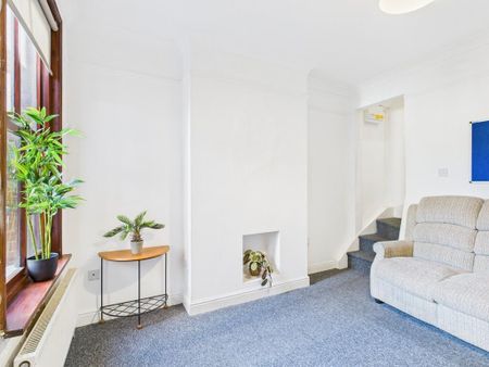 4 bedroom terraced house to rent - Photo 3