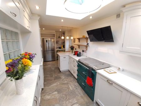 4 bedroom detached house to rent - Photo 3