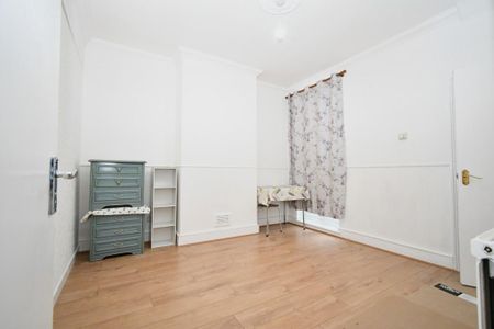 4 bedroom terraced house to rent - Photo 5