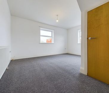 2 bedroom maisonette to rent - Photo 2