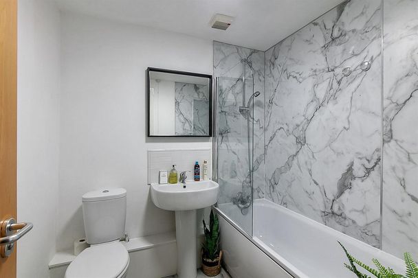 10 Lesley Plaza, Belfast BT9 6JN - Photo 1