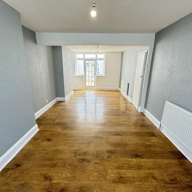 3 bedroom terraced house to rent - Photo 1