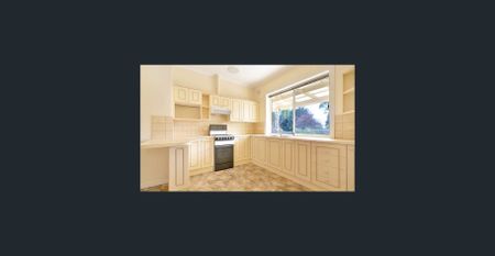 Sensational family home in a highly sought after suburb and school zone - Photo 2