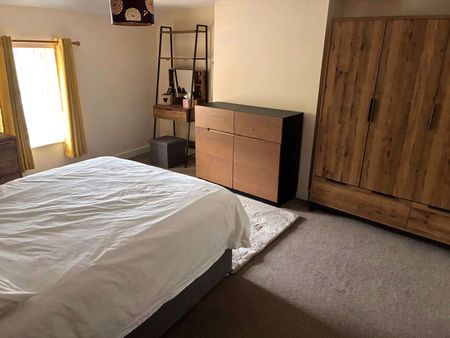 Charming two-bedroom cottage in excellent condition, just a short stroll from Cockermouth town centre - Photo 3