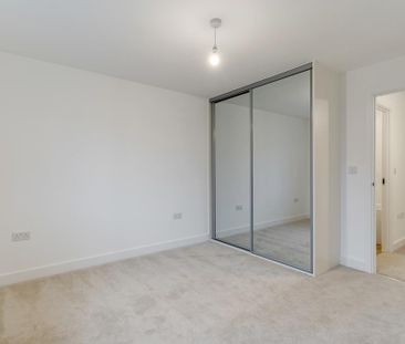 2 bedroom semi-detached house to rent - Photo 4