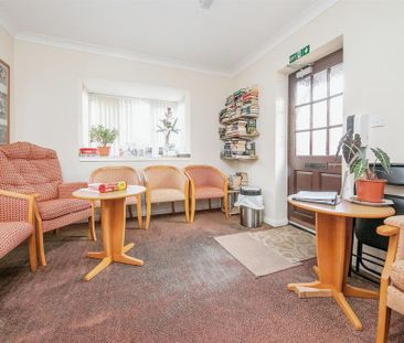 1 bedroom retirement property to rent - Photo 5