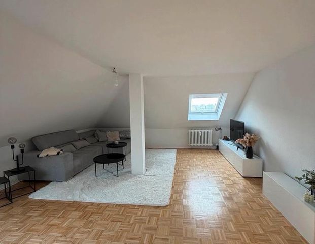 Helle 3-Zimmer-Dachgeschosswohnung in 65830 Kriftel - Photo 1