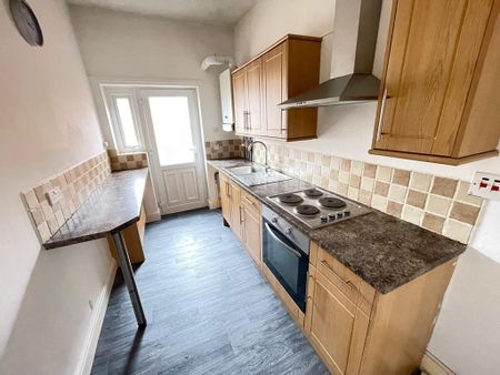 2 bedroom flat to rent - Photo 4