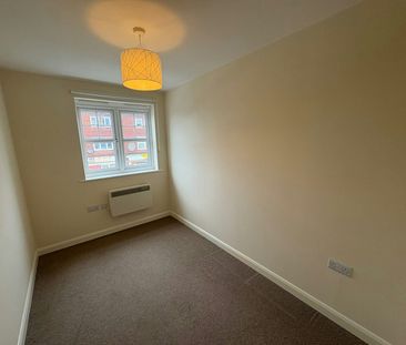 Flat to rent on - Photo 2