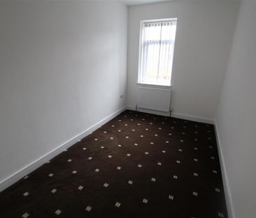 4 bedroom flat to rent - Photo 1