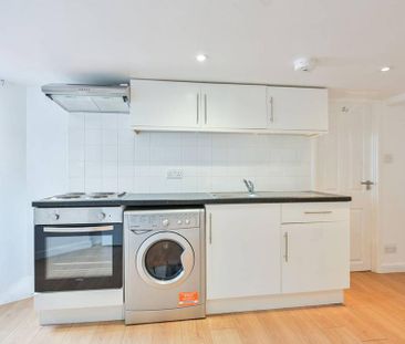 Studio to rent - Photo 6