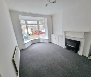 4 bedroom end of terrace house to rent - Photo 3