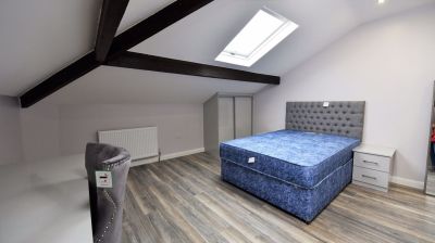 2 bedroom Flat in Flat 5, Leeds - Photo 2