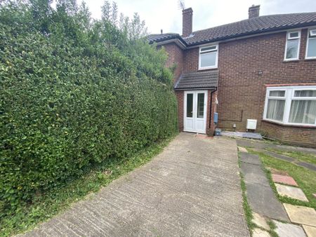 Price £1,950 pcm - Available Now - Unfurnished - Photo 3
