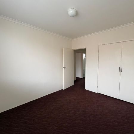 UPSTAIRS TWO BEDROOM APARTMENT! - Photo 5