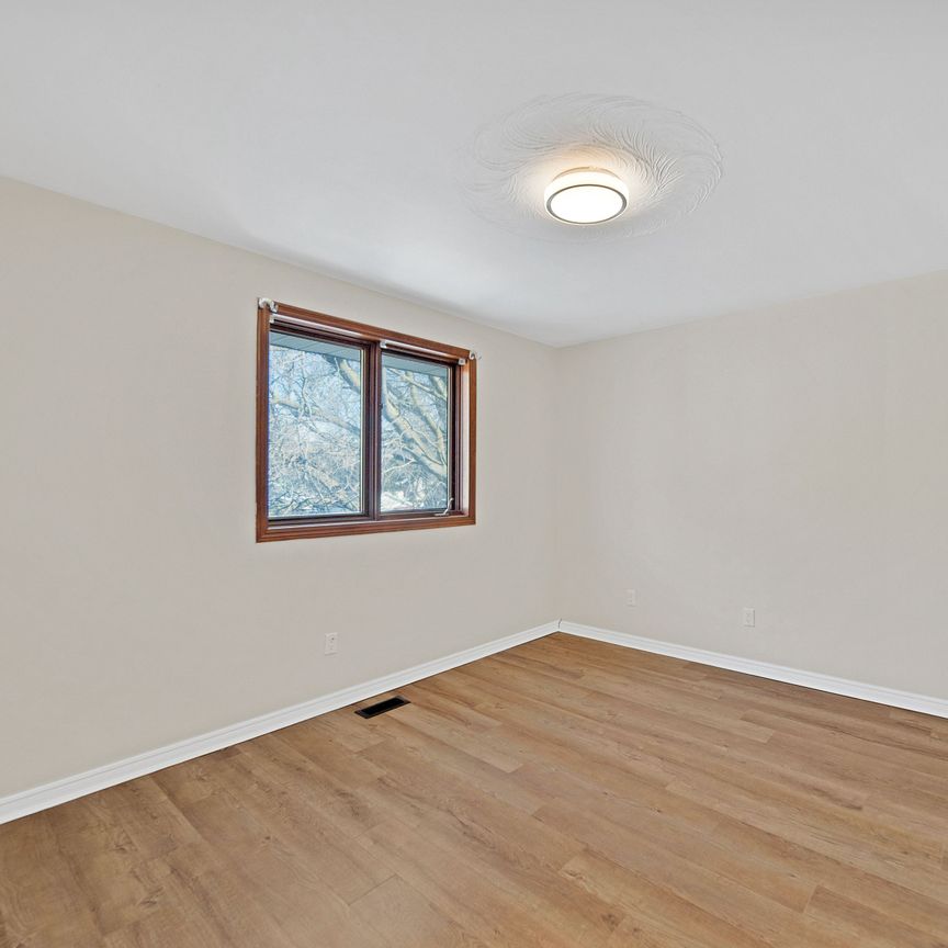 For Lease - 60 Albert Street, Kawartha Lakes, Ontario - Photo 1