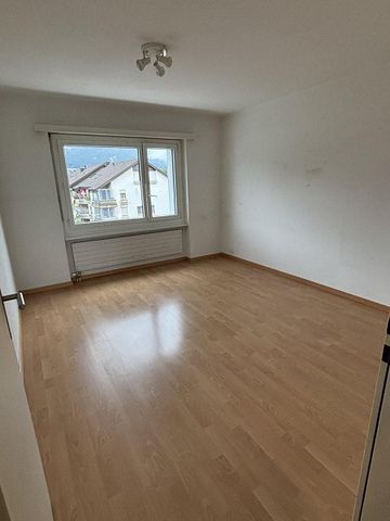 4.5-Zimmer-Wohnung mit Weitblick - zentral & modern - Foto 3