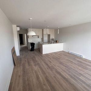 LOGEMENT 4 1/2 À LOUER PRÈS DU MÉTRO LONGUEUIL 1 JUIN 2026 - Photo 2