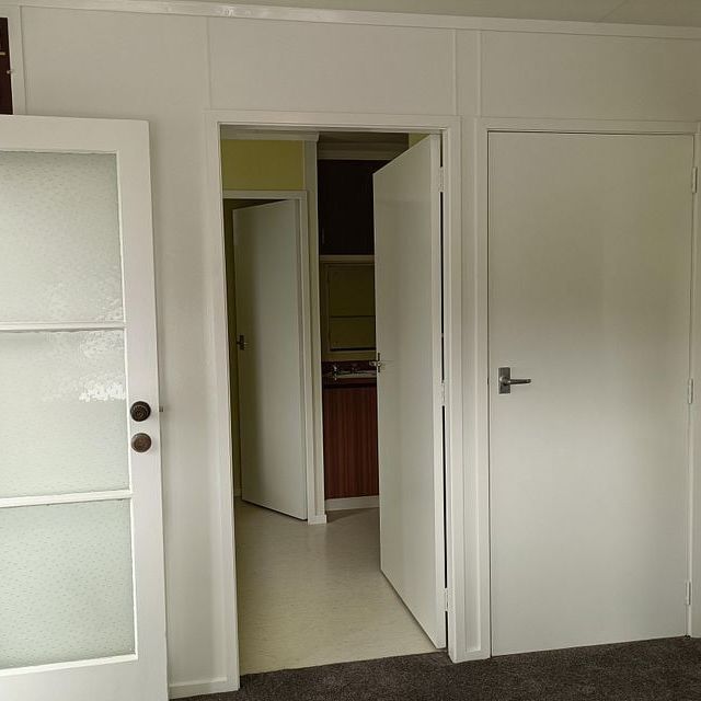 Super sunny & extremely convenient location - Photo 1
