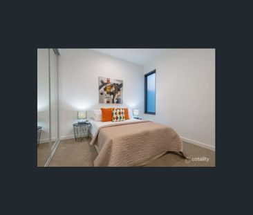 Stylish 2 Bedroom Bayside Living with Private Courtyard - Photo 3