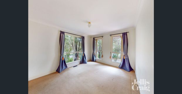 Great location home in Balwyn new install AC each room - Photo 1