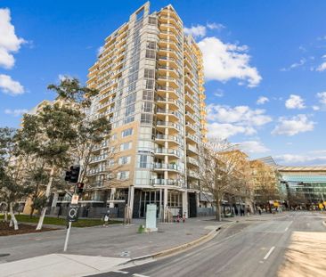 Luxurious Fully Furnished City Living. Short-term lease available o... - Photo 3