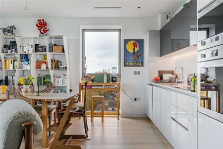 Spectacular two bedroom apartment with a south facing terrace. - Photo 4