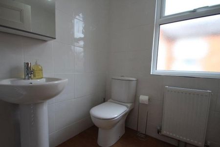 4 bedroom terraced house to rent - Photo 5
