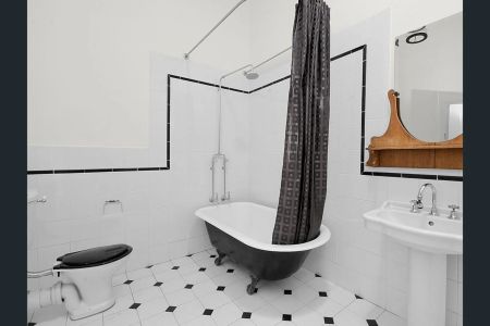 Charming 3-Bedroom Home in the Heart of Crows Nest - Photo 4