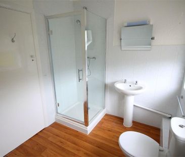 5 bedroom detached house to rent - Photo 2