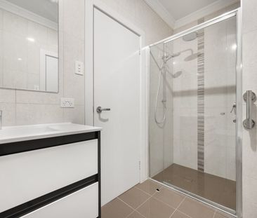 Modern townhouse close to the city centre - Photo 5