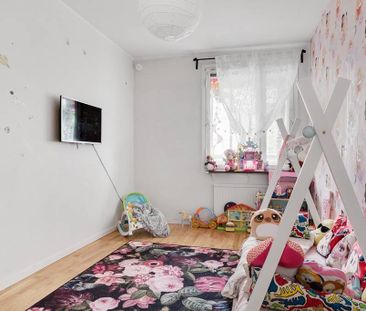 Storvretsvägen, Skogås - Photo 2