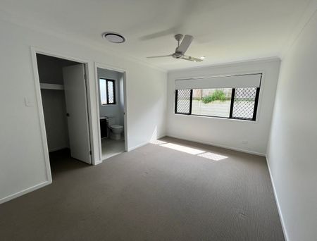 10 Aurora Street, Spring Mountain - Photo 3