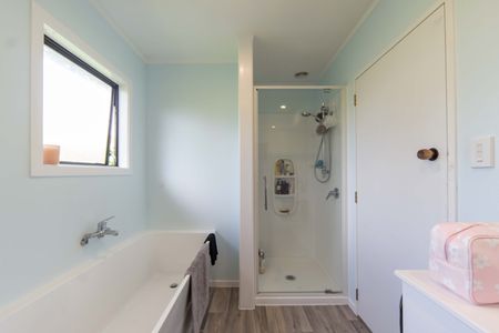 Well-Presented Three Bedroom Home - Photo 4