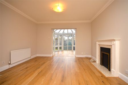 Langton Place, London, SW18 - Photo 2