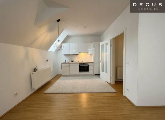 | ENTZÜCKENDE UND HELLE DACHGESCHOSSWOHNUNG | 2 ZIMMER | CA. 51,5 m² | 4. OG | BESTLAGE | HAUPTPLATZ | ECKE MURGASSE - Foto 1
