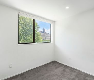 Four Bedroom Townhouse - Photo 3