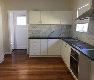 Post war home in excellent location - Photo 5