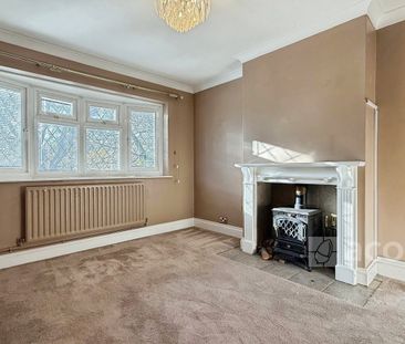 Semi-detached House to rent - Rochester Drive, Bexley, DA5 - Photo 1