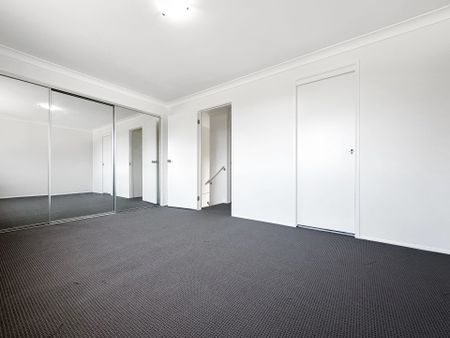 Spacious, Newly Renovated Townhouse - Photo 3