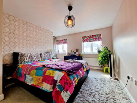 4 bedroom semi-detached house to rent - Photo 2