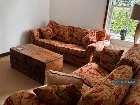 5 bedroom end of terrace house to rent - Photo 3