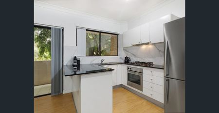 Stylish Apartment Offering Comfort & Convenience - Photo 3