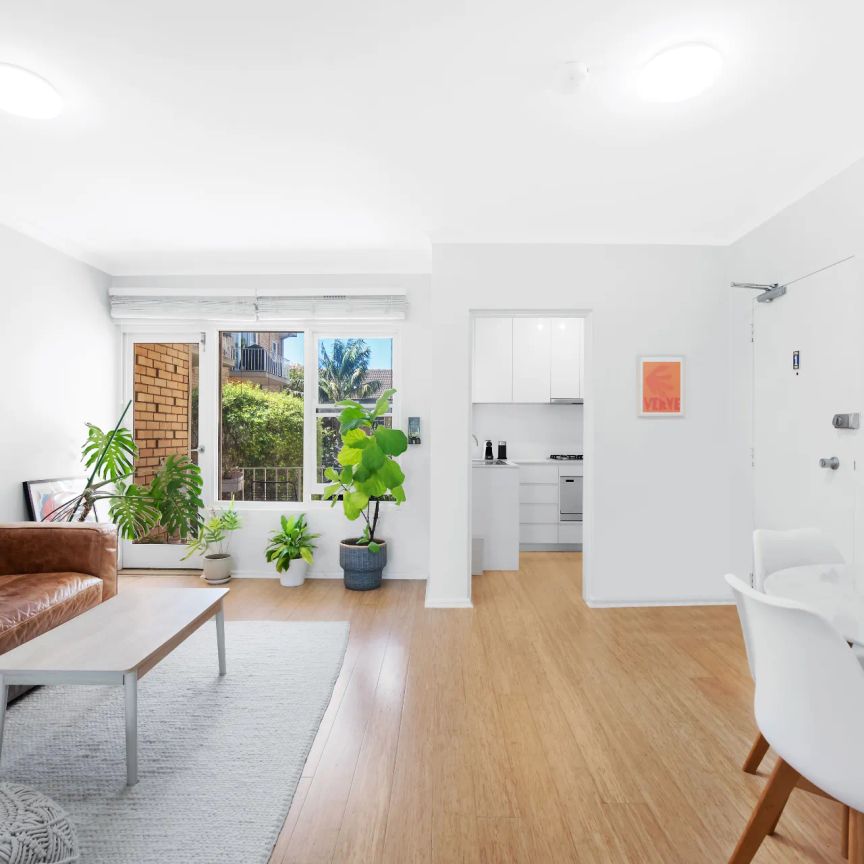 Stylish One-Bedroom Retreat in the Heart of Mosman - Photo 1