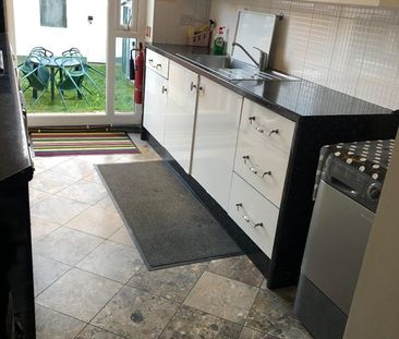 Room in a Shared House, Babington Road, NW4 - Photo 4