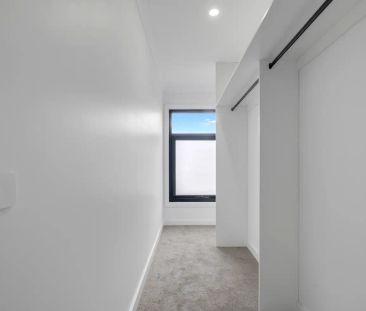 “BRAND NEW HOUSE | Close to Tarneit Station, Shopping Centre & School” - Photo 2